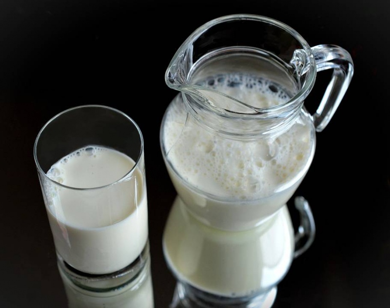 喉咙发炎还能喝牛奶吗清淡饮食很重要
